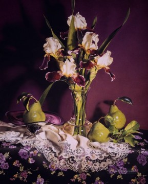 Fotorrealismo Naturaleza muerta Painting - Irises Pears realismo bodegón
